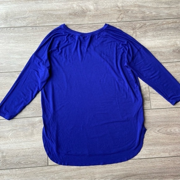 Aritzia Babaton Norris T Shirt In  Royal Blue - Picture 14 of 16